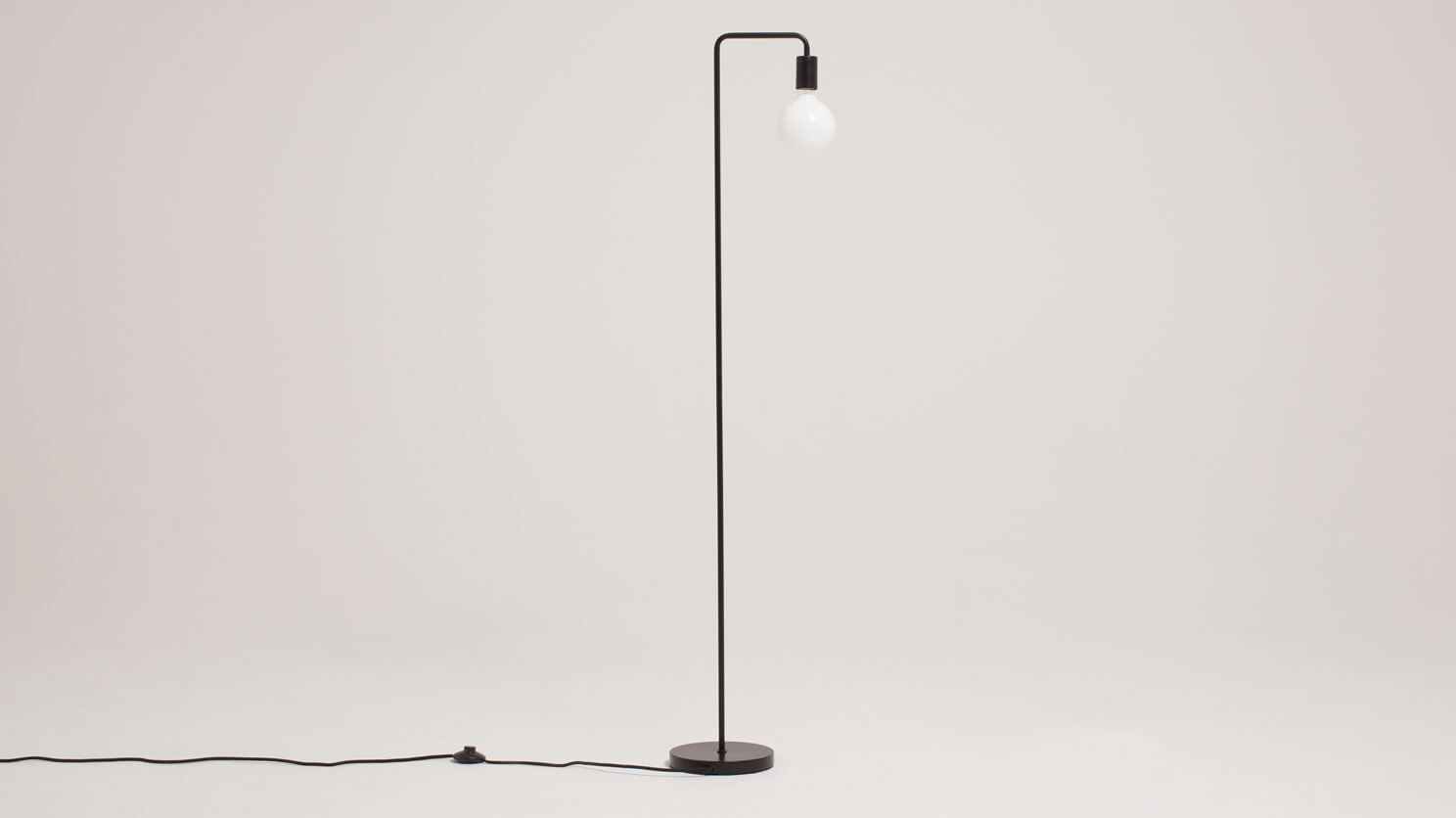 Metro Floor Lamp | EQ3 (1488 x 836 Pixel)