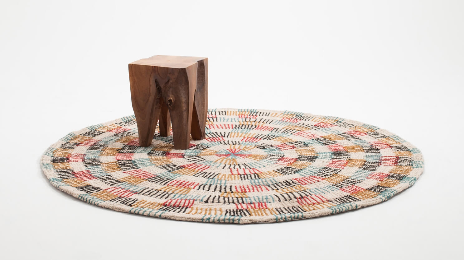 String 6' Round Rug EQ3