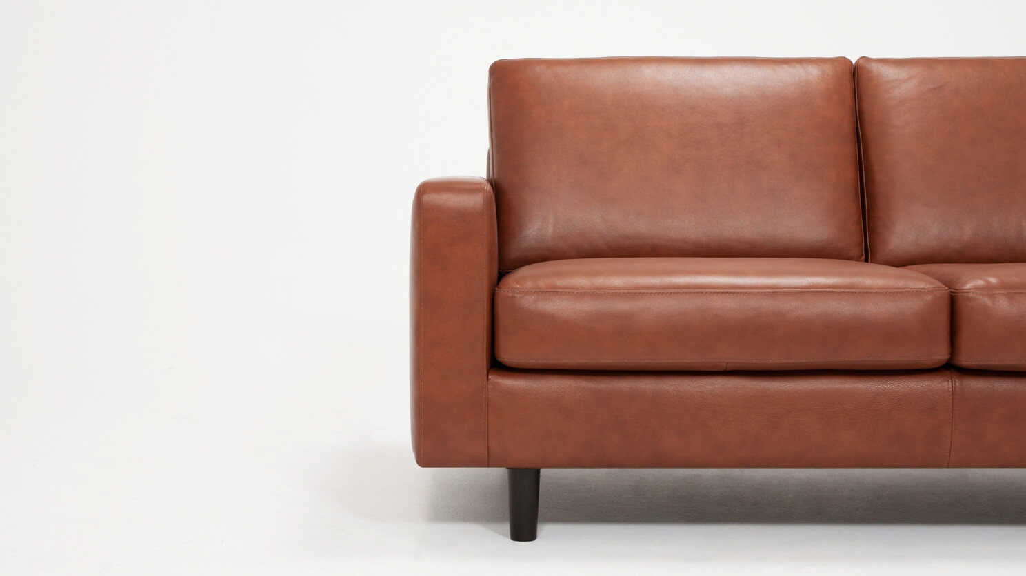 Oskar Loveseat Leather EQ3