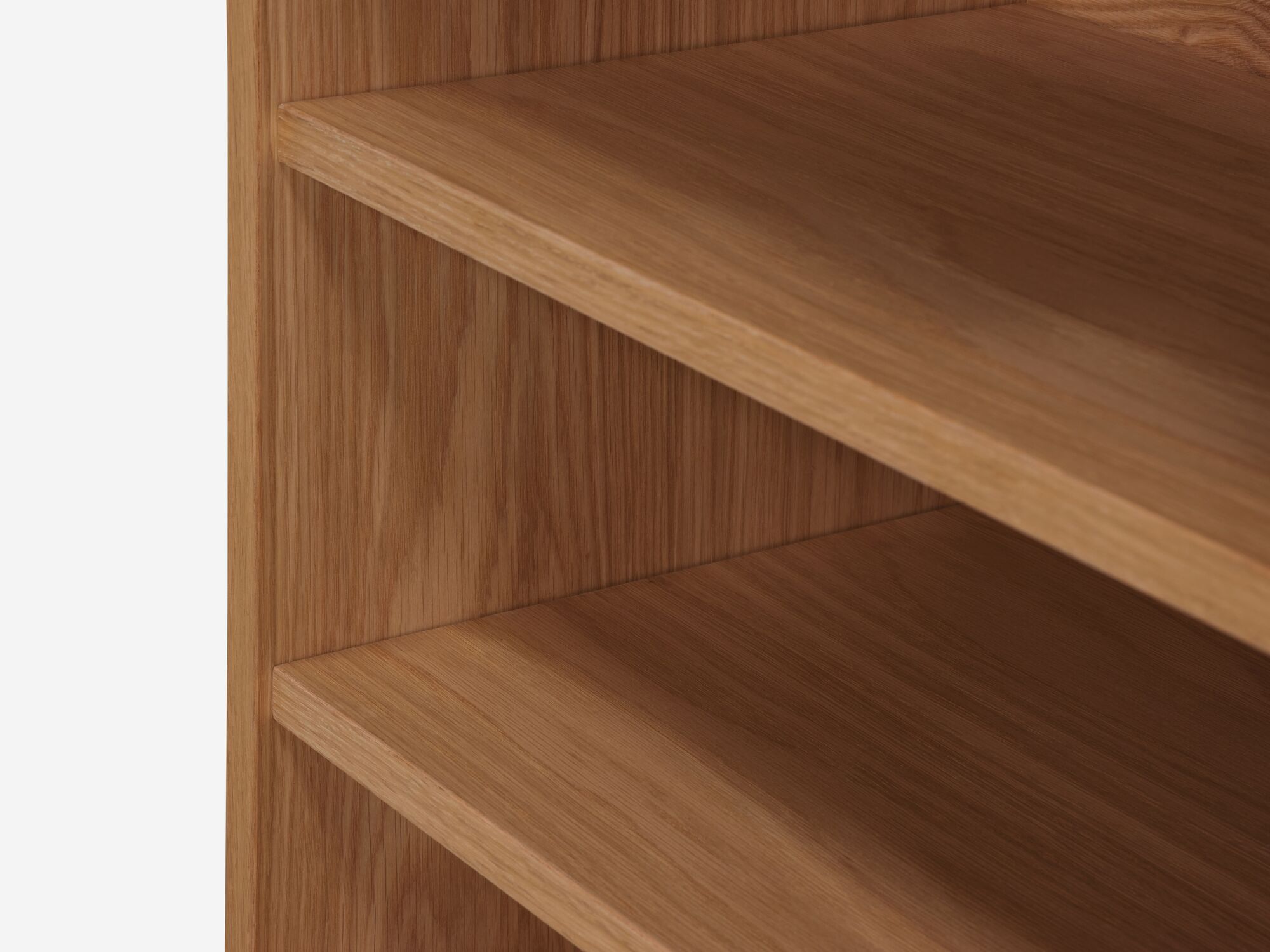 Oak bookshelf detail view