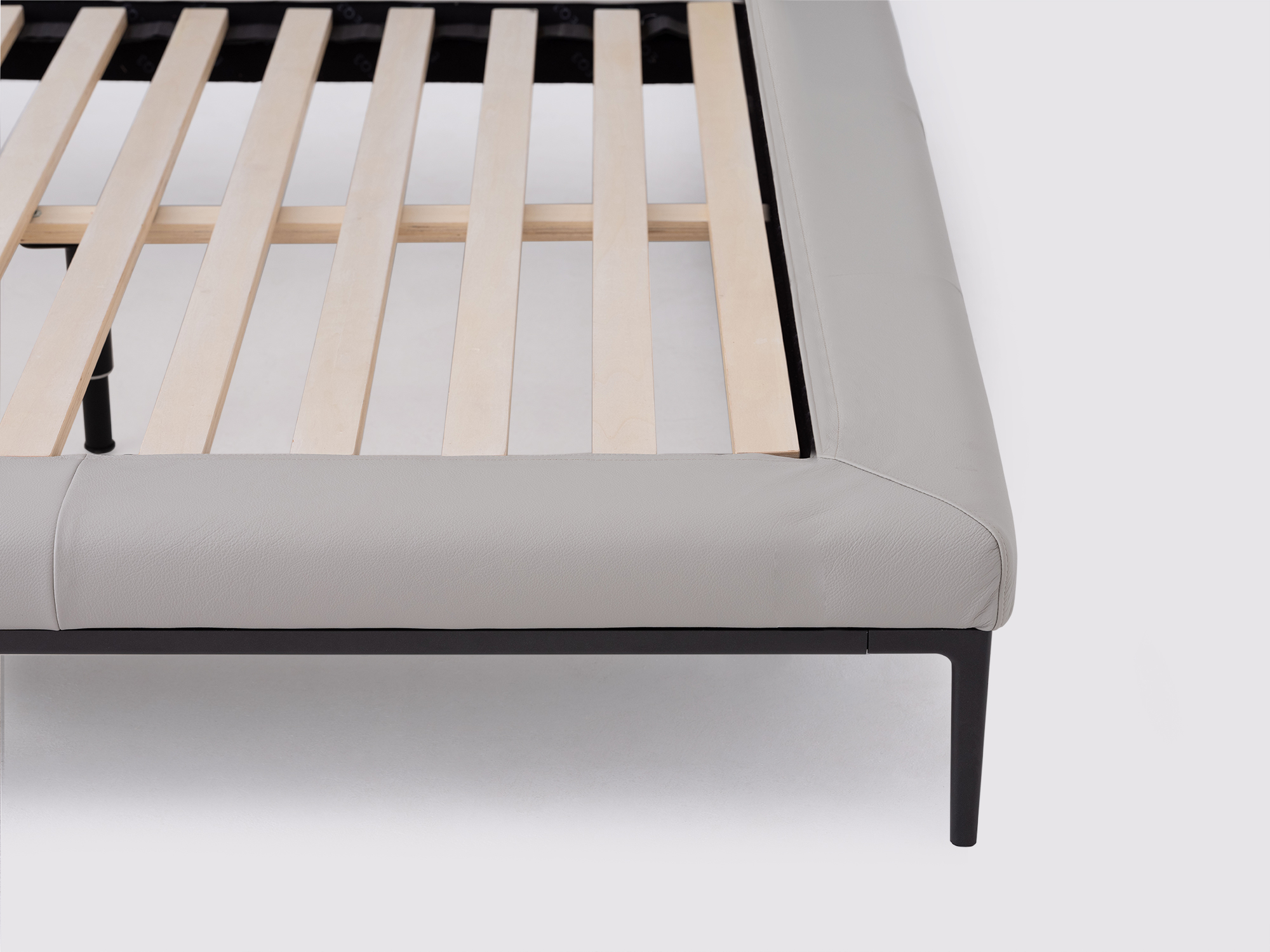 Slats view of the Oma upholstered bed in gray leather