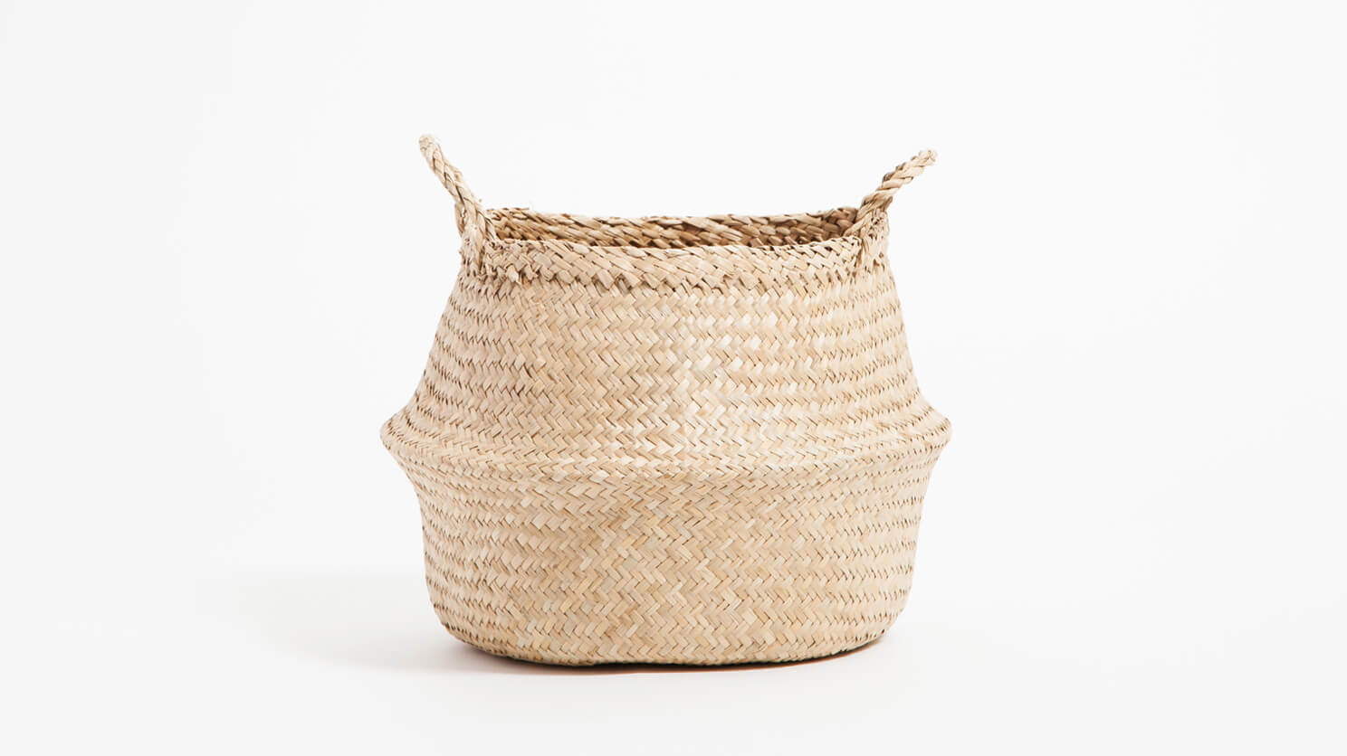 Side view of the medium beige Trundle basket