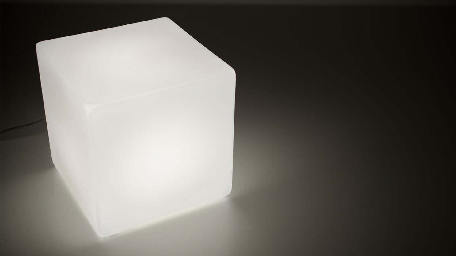 Angled view of the large Boxy unique table lamp