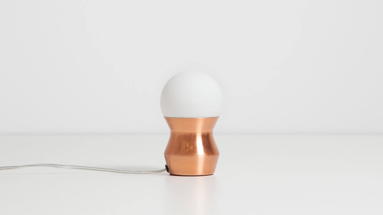 The Token cute table lamp in copper