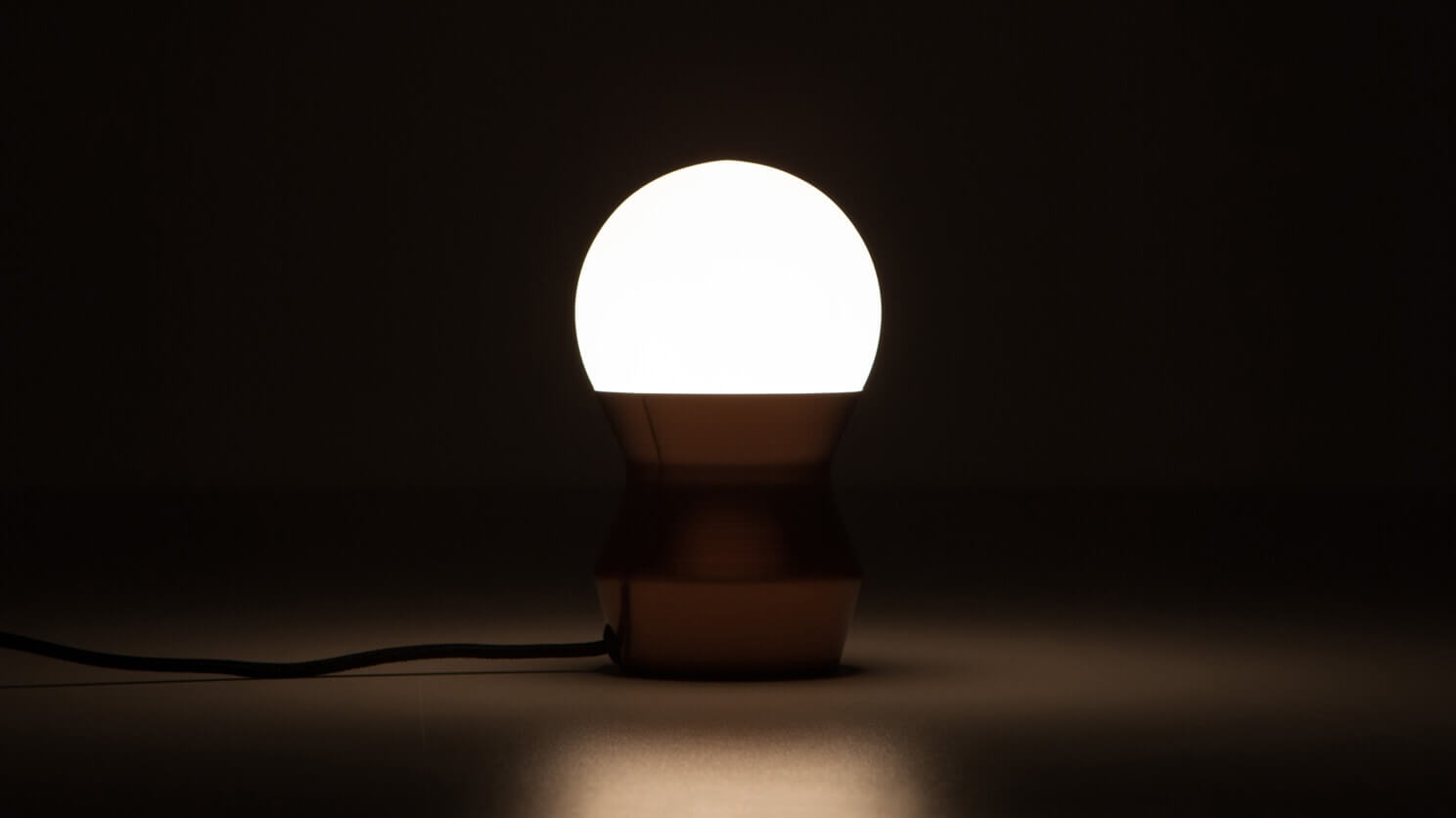 The Token cute table lamp in copper with light on