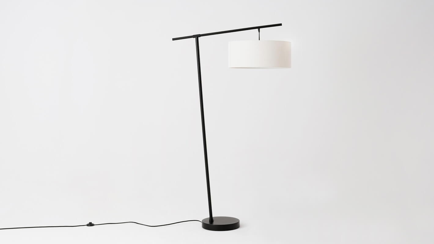 Front view of the Conick cool floor lamp in black