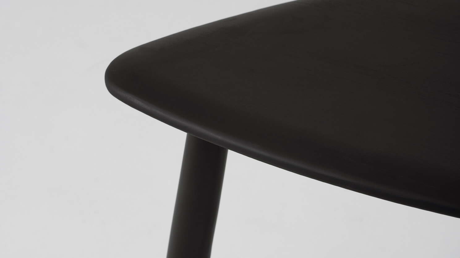 Top detail view of the Kacia modern end table in black