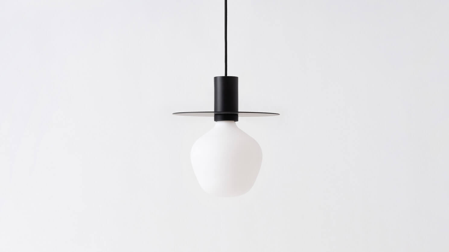 The Wellington Disc mid century Pendant lamp in black