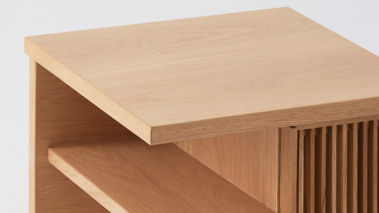 Detail right view of the Plank accent table canada in oak with slats